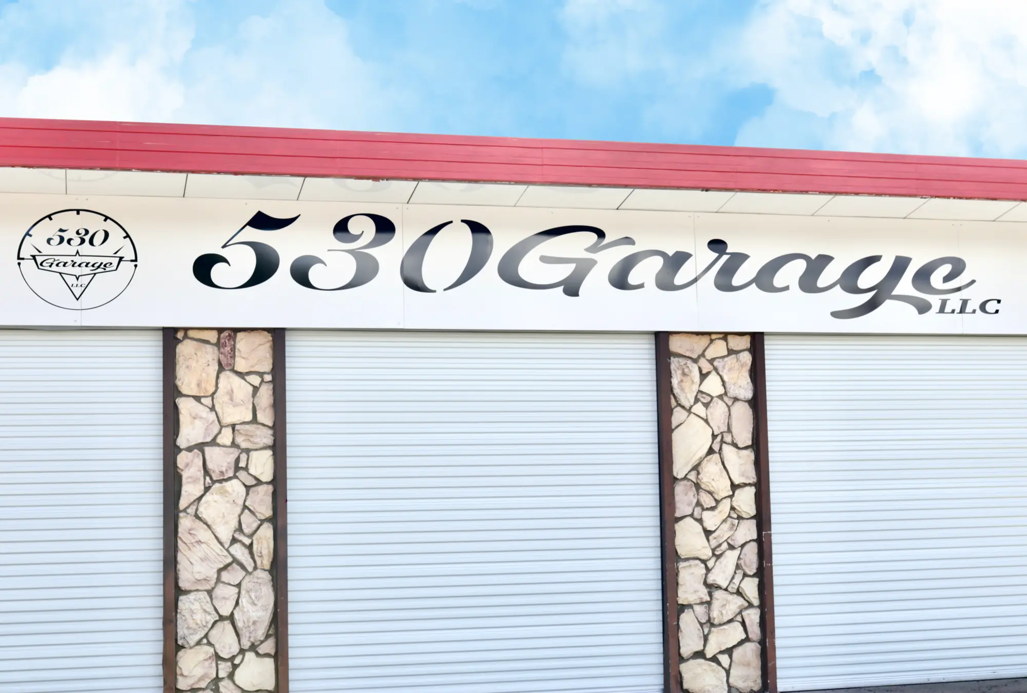 530 Garage storefront sign above the service bay doors